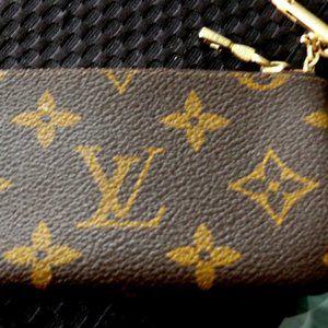 Louis Vuitton Credit Card & Coin Pouch Key Ring